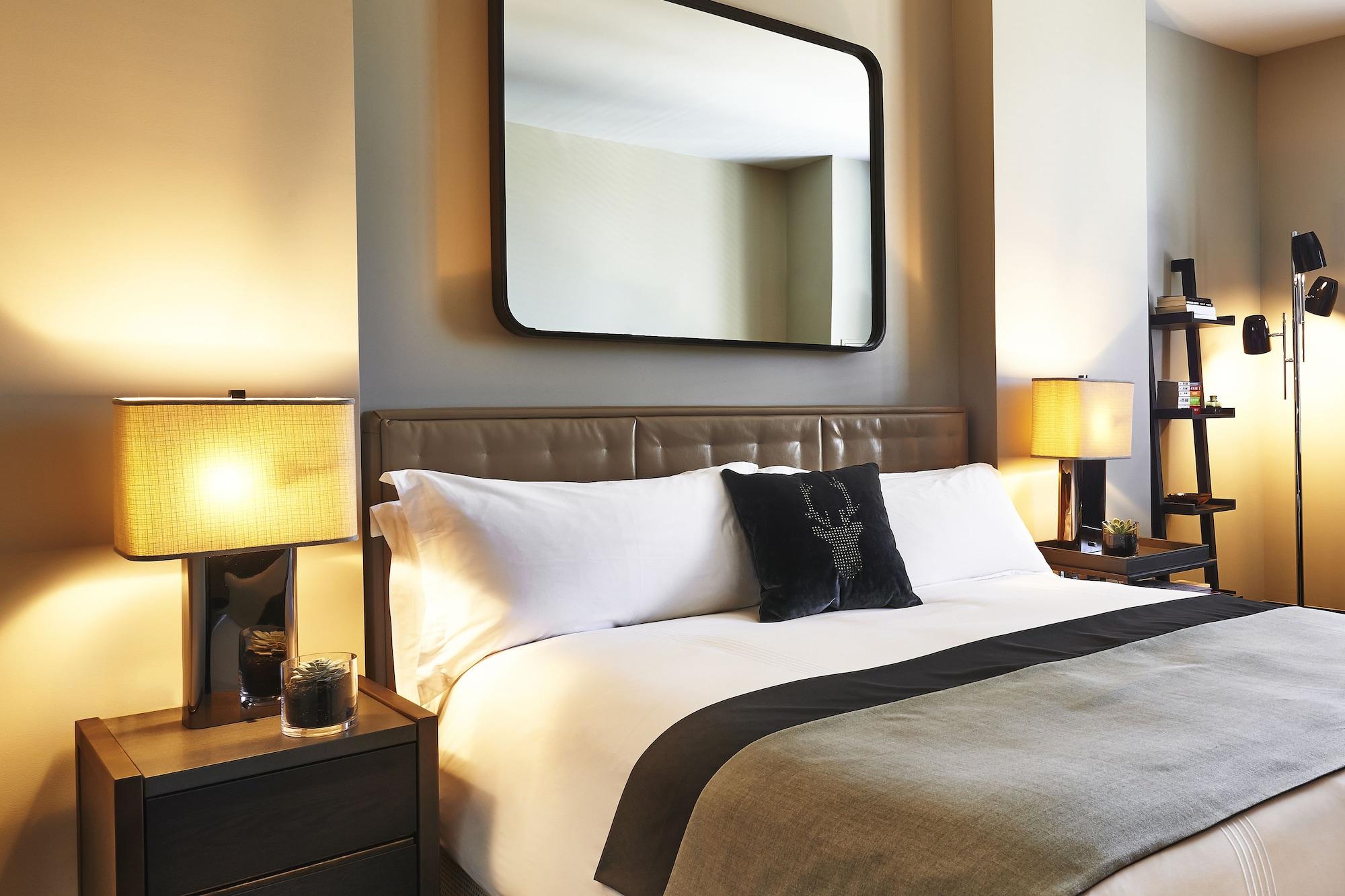 Sixty Soho Hotel New York Exterior photo A bedroom at the hotel
