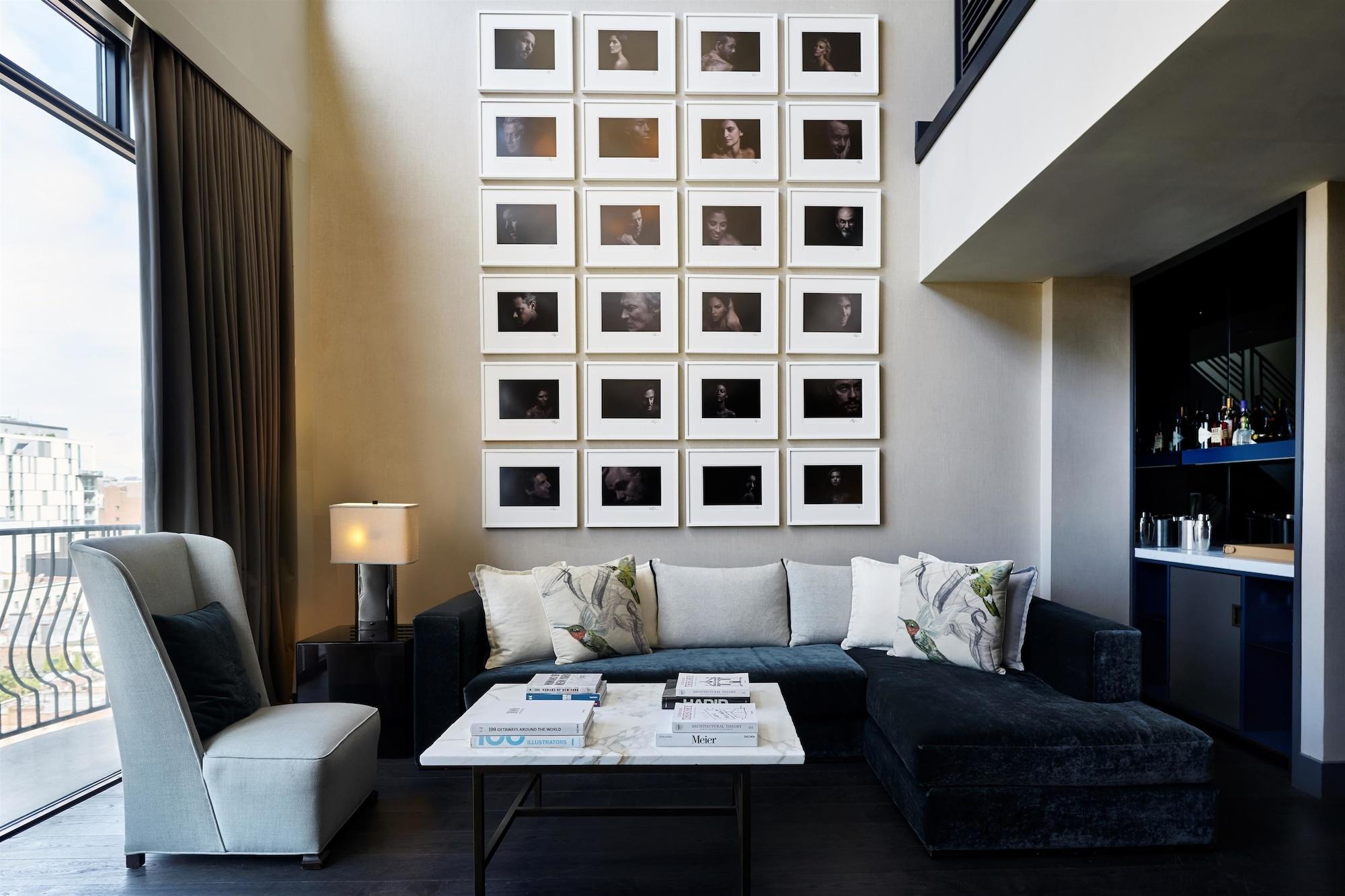 Sixty Soho Hotel New York Exterior photo A living room with a gallery wall