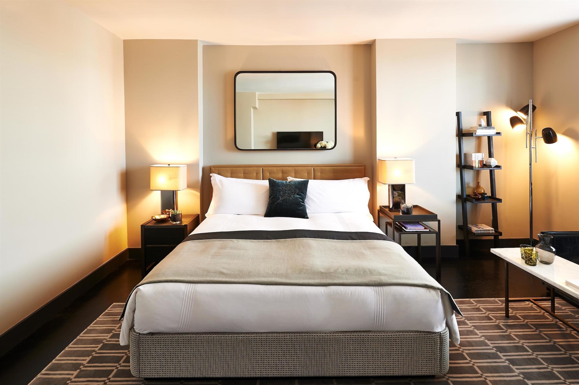 Sixty Soho Hotel New York Exterior photo A bedroom at the hotel