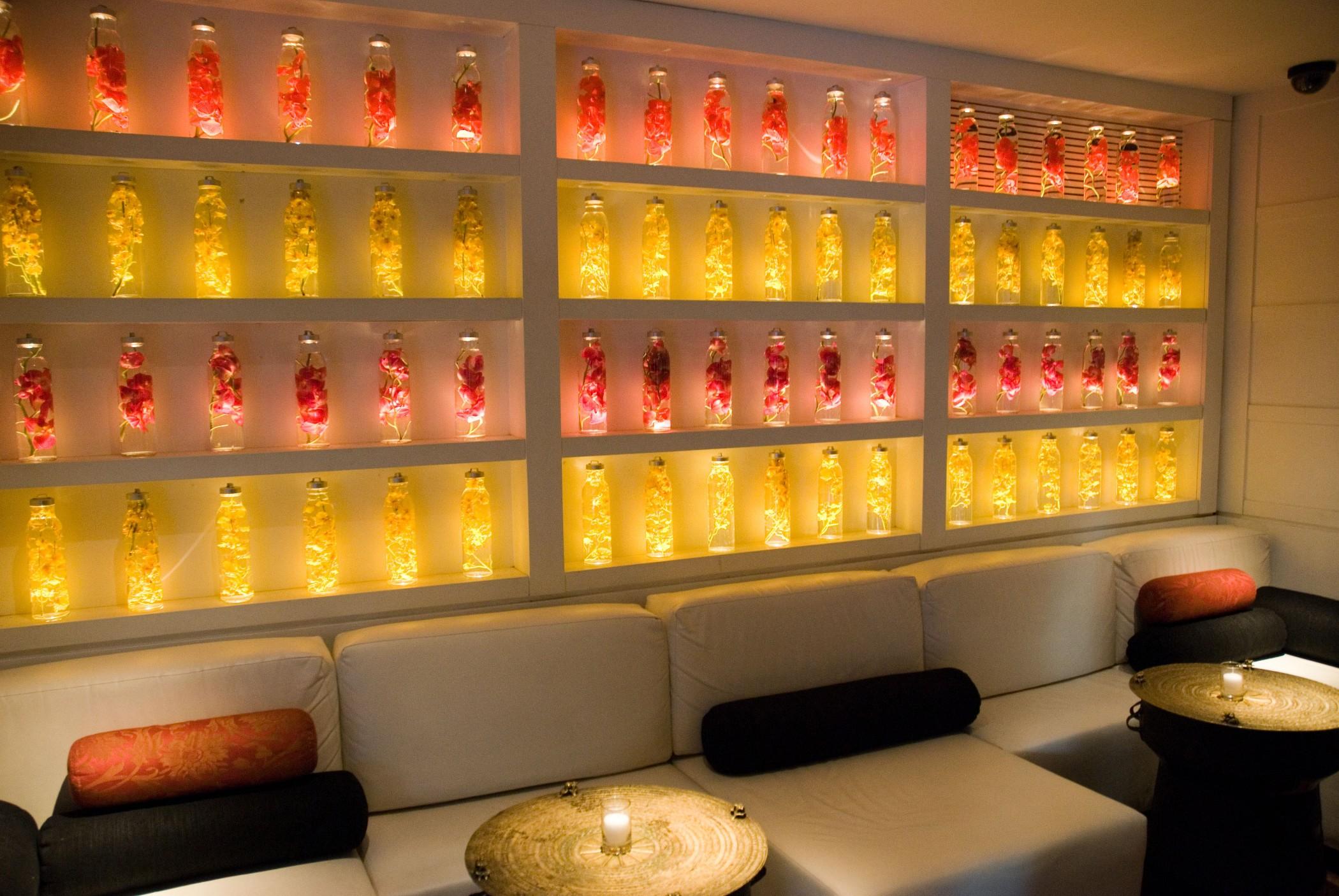 Sixty Soho Hotel New York Exterior photo The interior of the bar